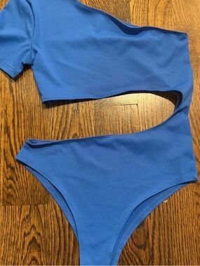 One-Shoulder Cutout Bodysuit in Cobalt Blue